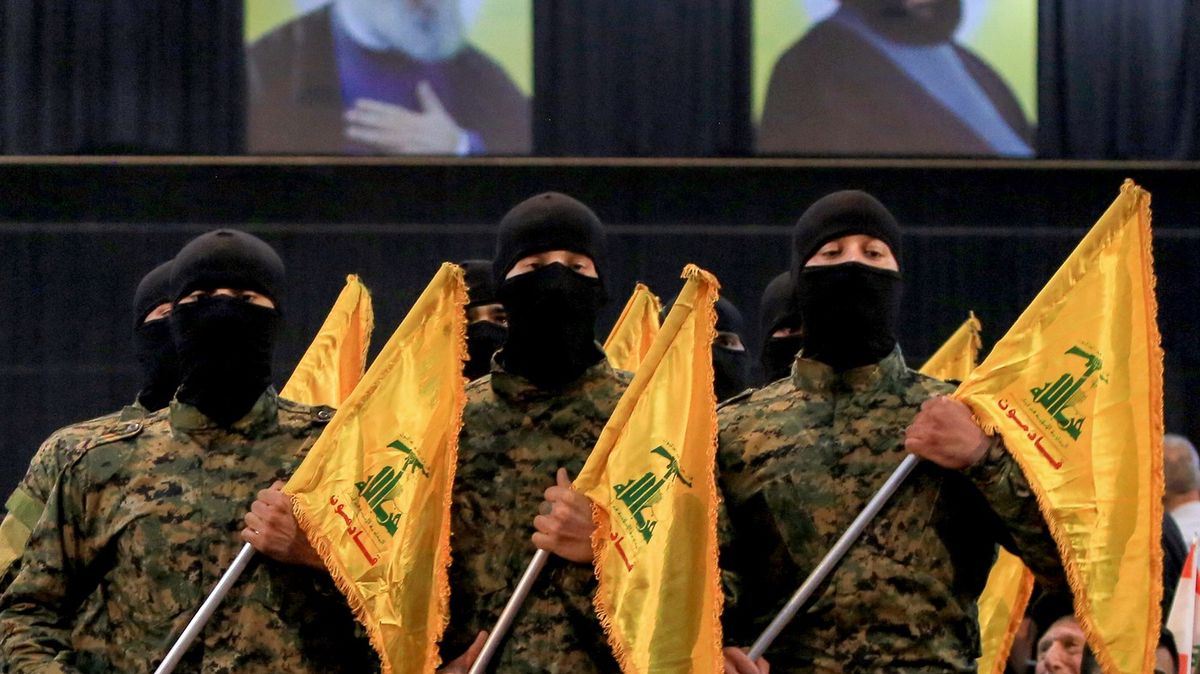 Drtivý úder Izraele je oslabil, ale nezničil. Hizballáh se brání odzbrojení